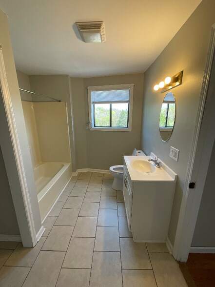 Building Photo - 276 Knoll Dr