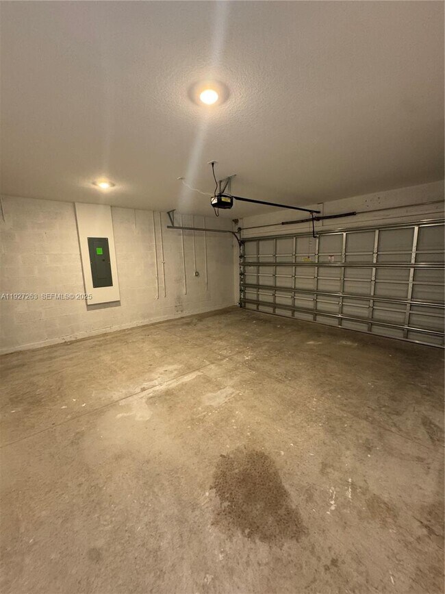 Building Photo - 5837 NW Sweetwood Dr