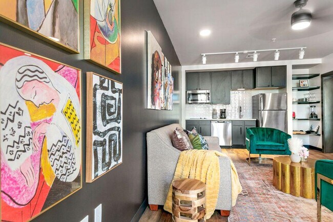 Building Photo - 611 Commerce St