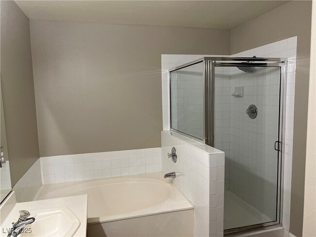 Building Photo - 910 Elegant Coral Ave