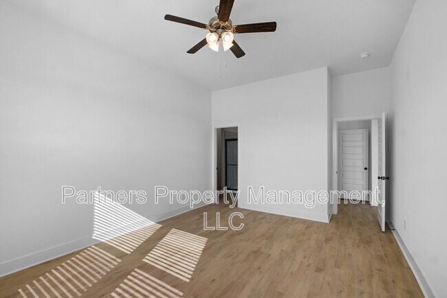 Building Photo - 411 W Taverner Xing