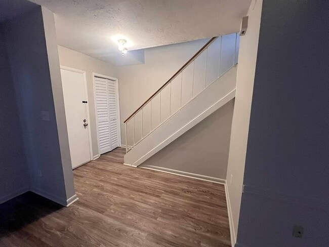 Building Photo - 214 Westwood Dr