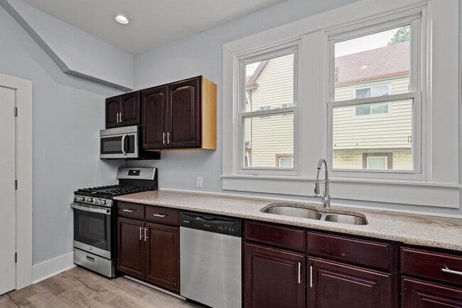 Building Photo - 138 Linnview Ave