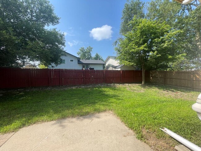 Building Photo - Bellevue Home For Rent!