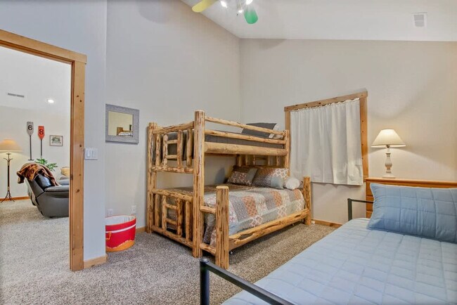 Building Photo - 130 Par Dr