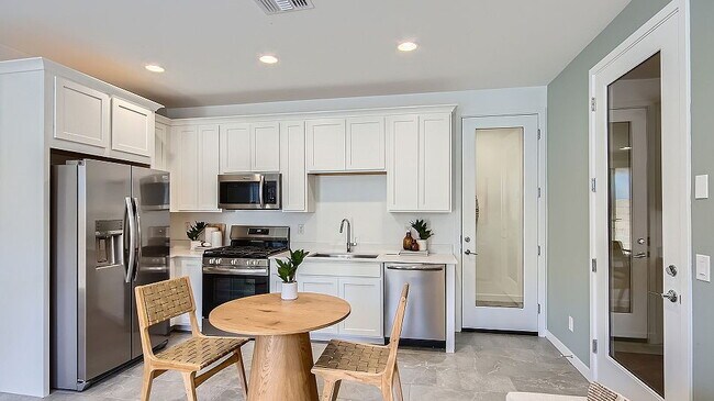Building Photo - Single Family Home For Rent