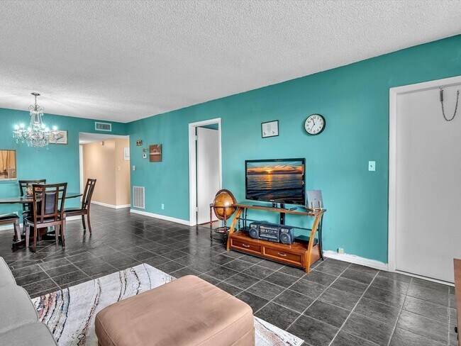 Building Photo - 6570 Royal Palm Blvd