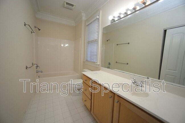 Building Photo - 900 Canenaugh Dr