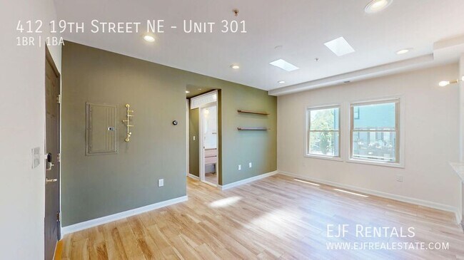 Building Photo - 412 19th St NE