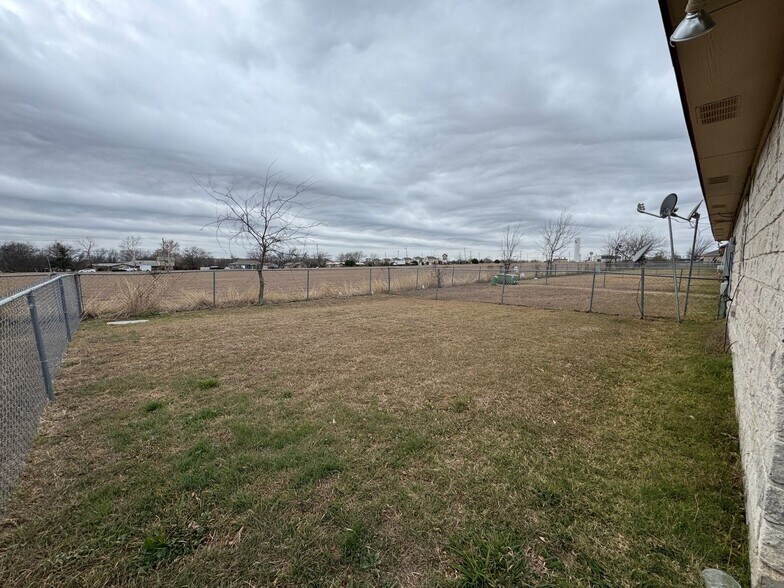 Building Photo - 4802 John David Dr