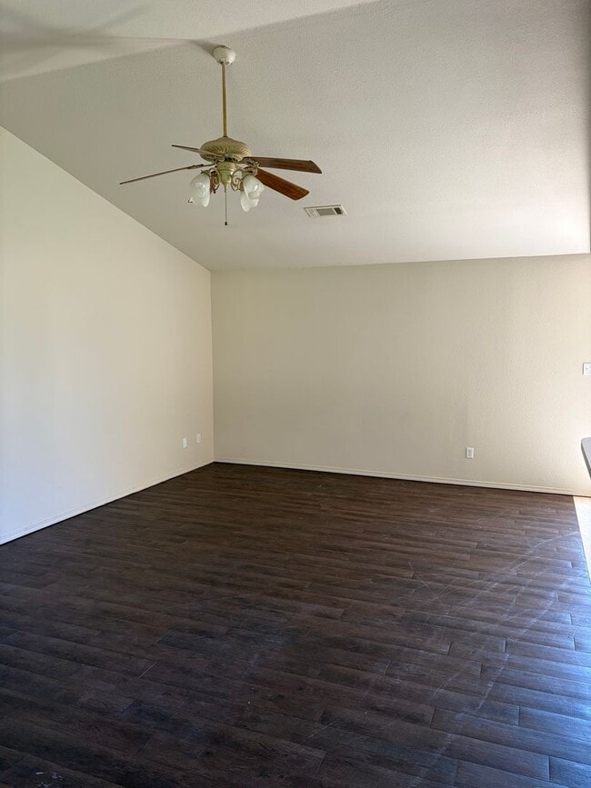 Building Photo - 1075 Grinnel Cir