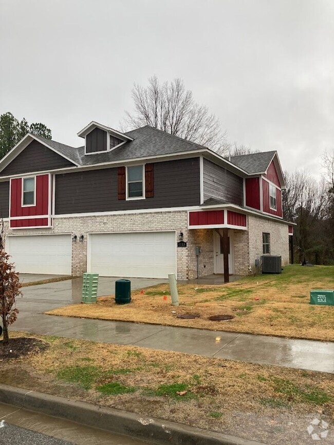 Building Photo - Now Pre leasing Adorable3 bedroom 3.5 bath...