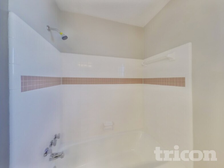 Building Photo - 546 W Palmeden Dr