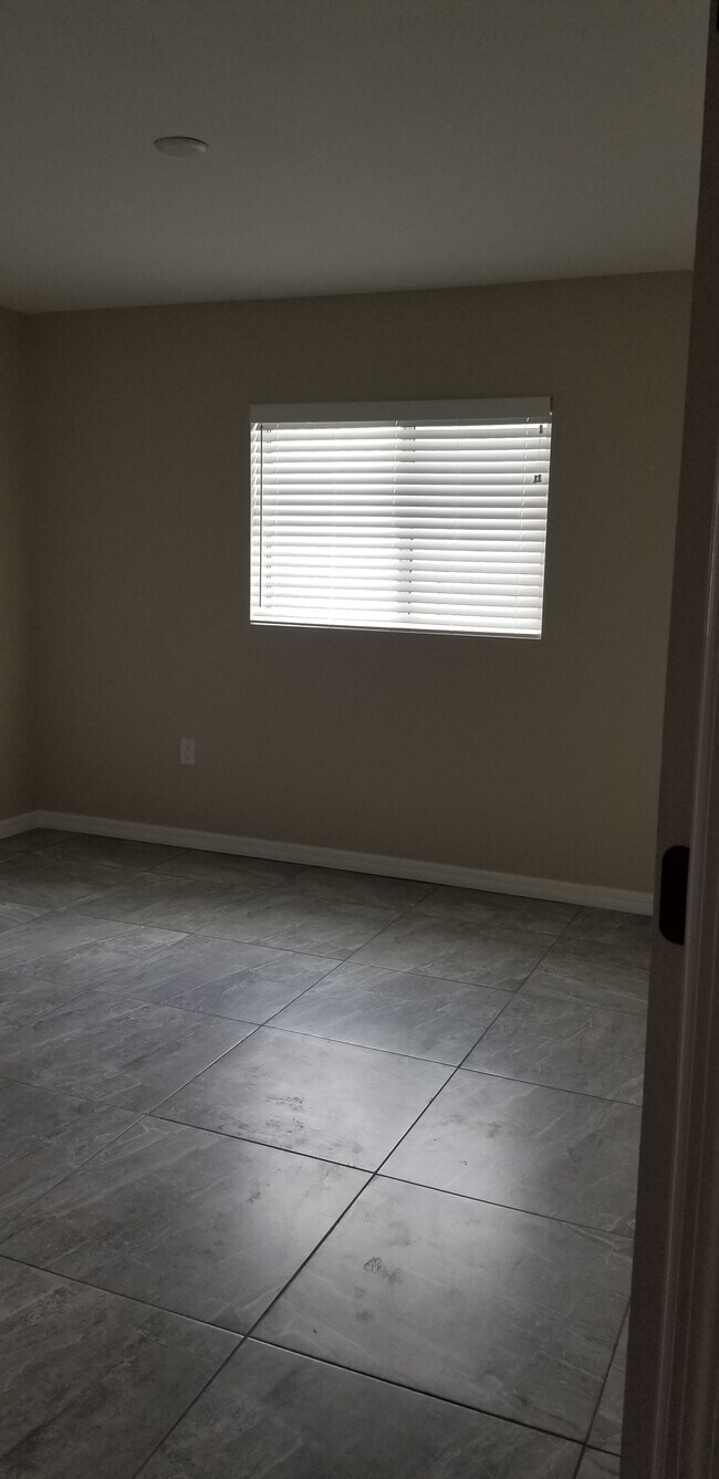 Building Photo - 1721 SW 33rd Terrace