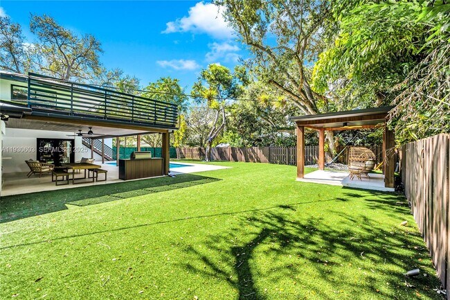 Building Photo - 11340 SW 74th Ct