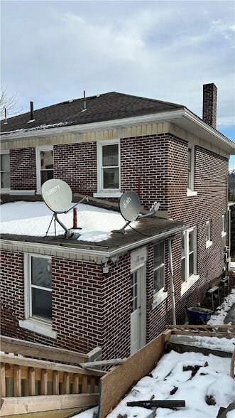 Building Photo - 433 Justus Ave