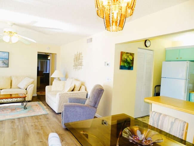 Building Photo - 409 Pine Glen Ln