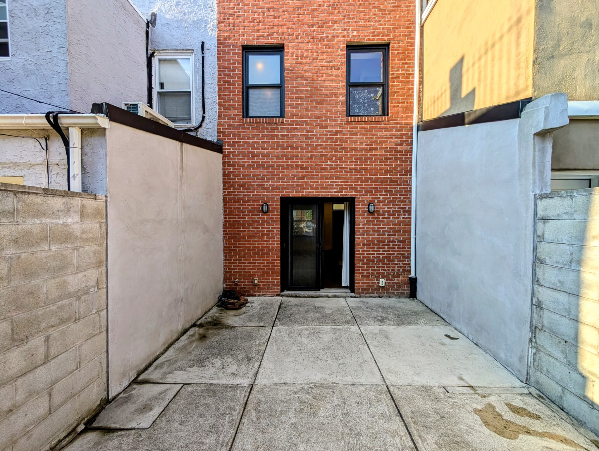 Building Photo - 1118 Titan St
