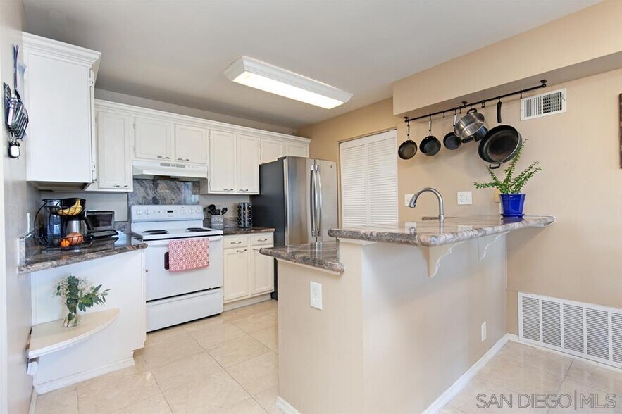 Building Photo - 4380 Temecula St