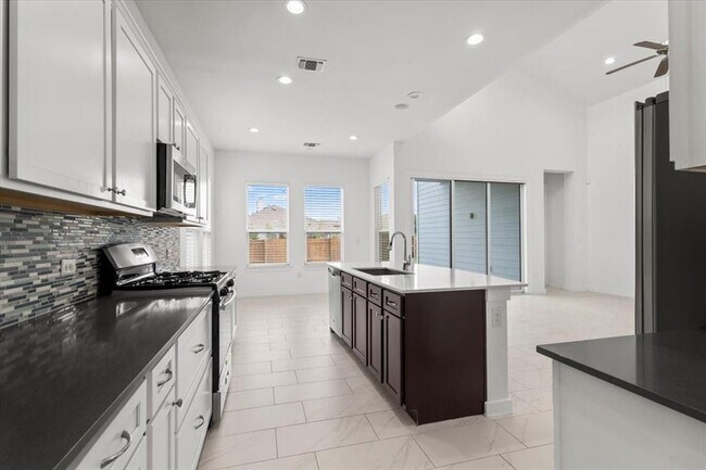 Building Photo - 7201 Garnet Mill Ln