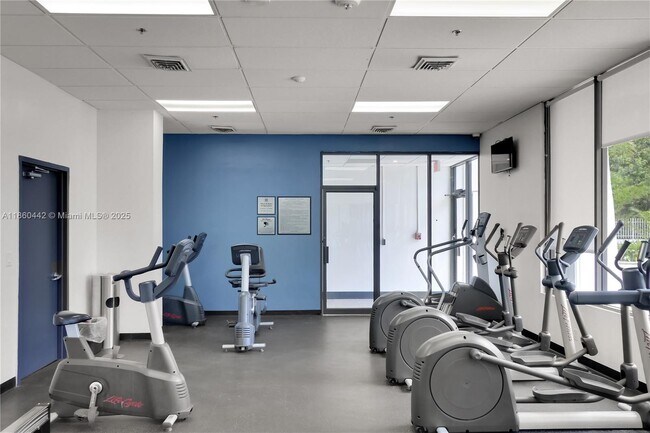 Building Photo - 100 Bayview Dr