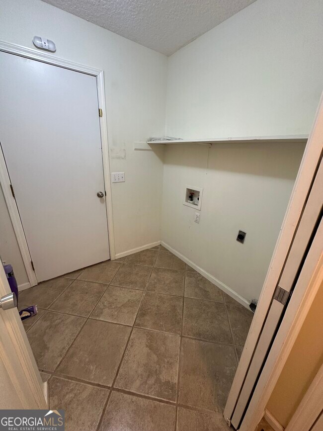 Building Photo - 1024 Greenwillow Dr