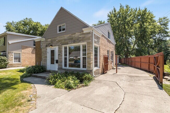 Building Photo - 47 Hackberry Ln