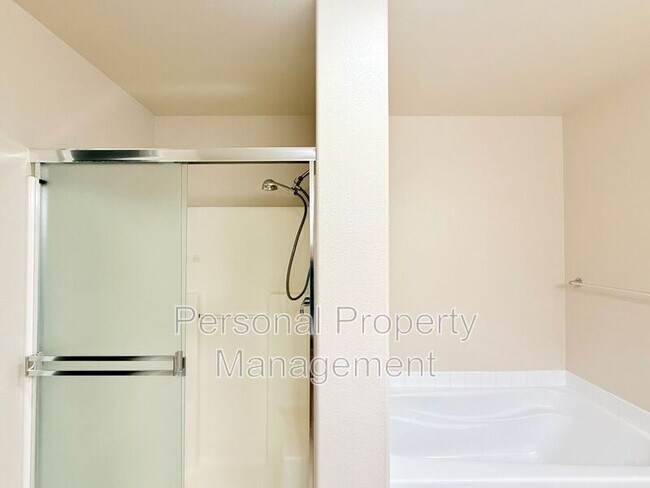 Building Photo - 16524 NE 19th St