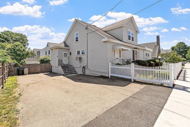Building Photo - 300 Manet Ave