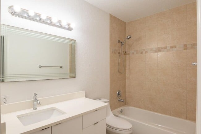 Building Photo - 1650 Presidential Way