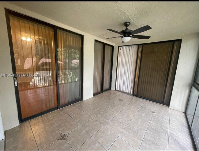 Building Photo - 4541 Carambola Cir S