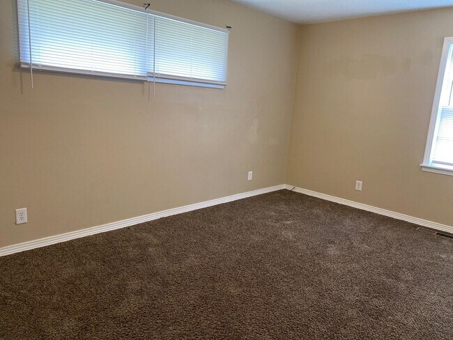 Building Photo - 120 Glass St