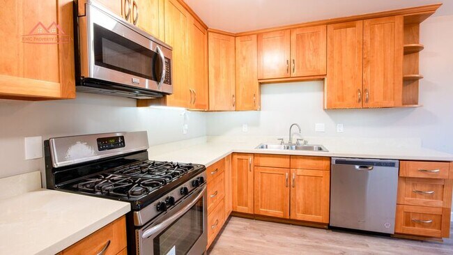 Building Photo - 868 Miller Ave