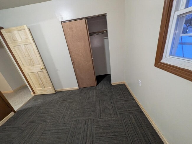 Building Photo - 1005 S Pittenger Rd