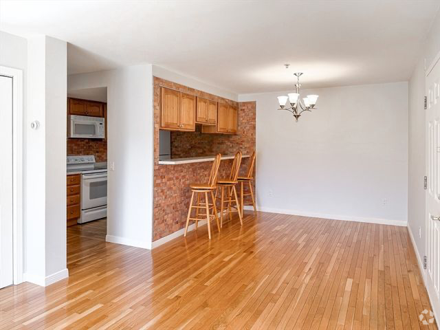 Building Photo - 60 Broadlawn Park