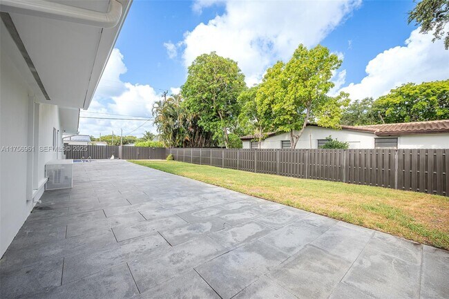 Building Photo - 2120 NE 204th St