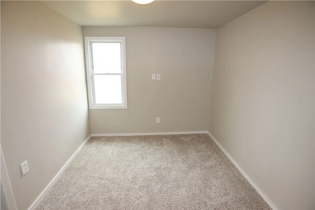 Building Photo - 305 Chestnut St