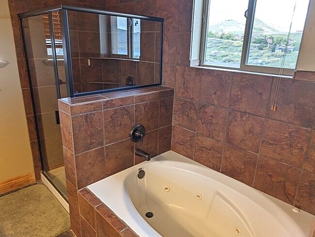 Building Photo - Beautiful Fully Furnished Jordanelle Townhome