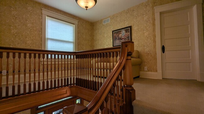 Building Photo - Welcome to this fully furnished 3-bedroom, 1.5-bath home in Massillon