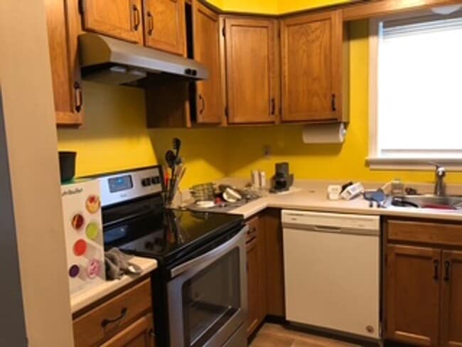 Building Photo - Renovated Townhome in Prime Location