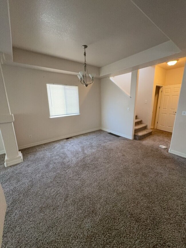 Building Photo - Spacious 3 Bed, 2.5 Bath Home with Oversiz...