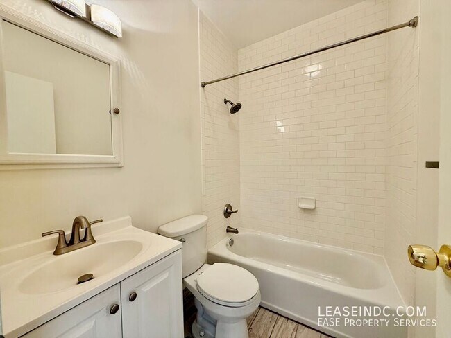 Building Photo - 1239 C St SE