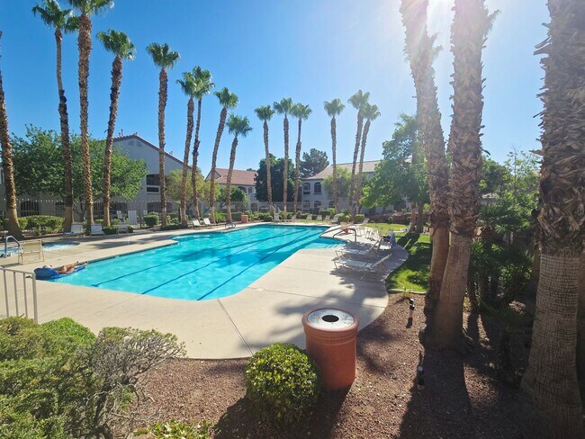 Building Photo - CHARMING 2BD/2BA CONDO IN HENDERSON! W/ COMMUNITY POOL