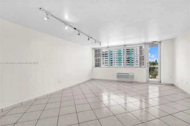 Building Photo - 5313 Collins Ave