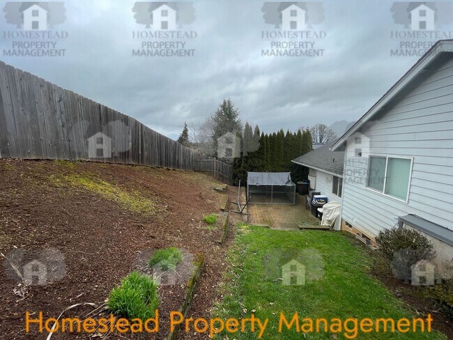 Building Photo - South Salem home with a view!