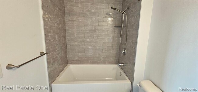 Building Photo - 100 W Fifth St