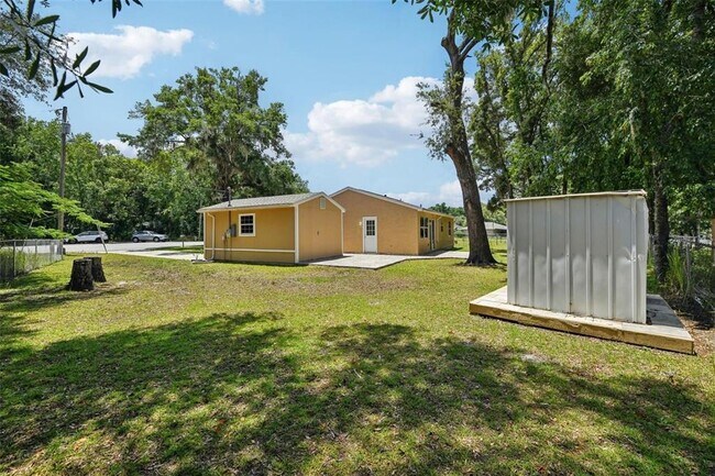 Building Photo - 5 Cedar Ln