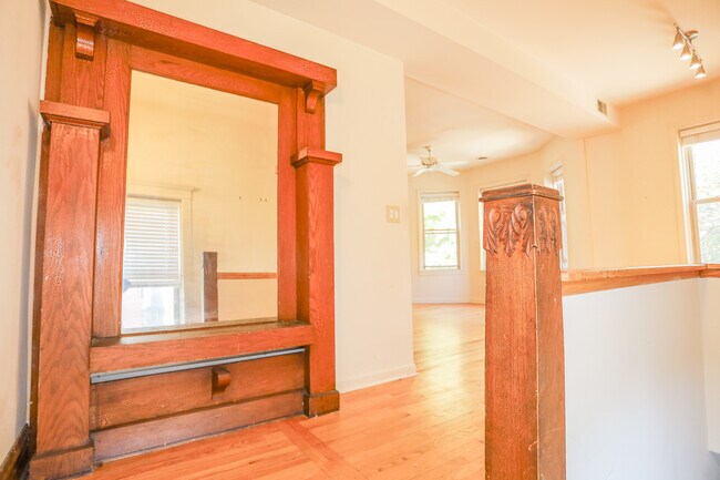 Building Photo - 2315 W School St