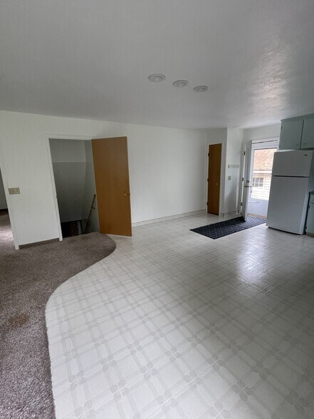 Upstairs family room/kitchen (400 sf) - 206 N 200 E