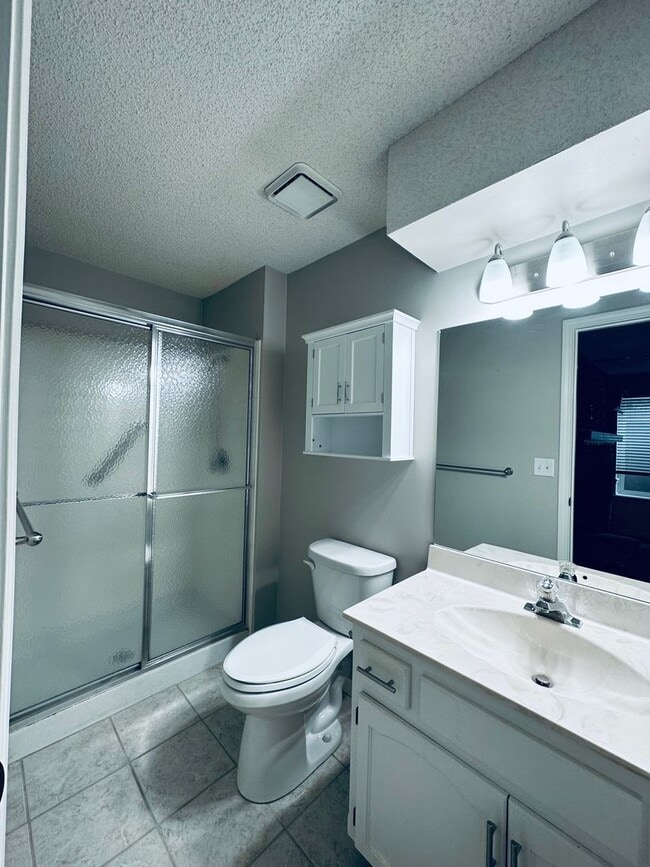 Building Photo - {12311} Spacious Townhome in Desirable OP ...